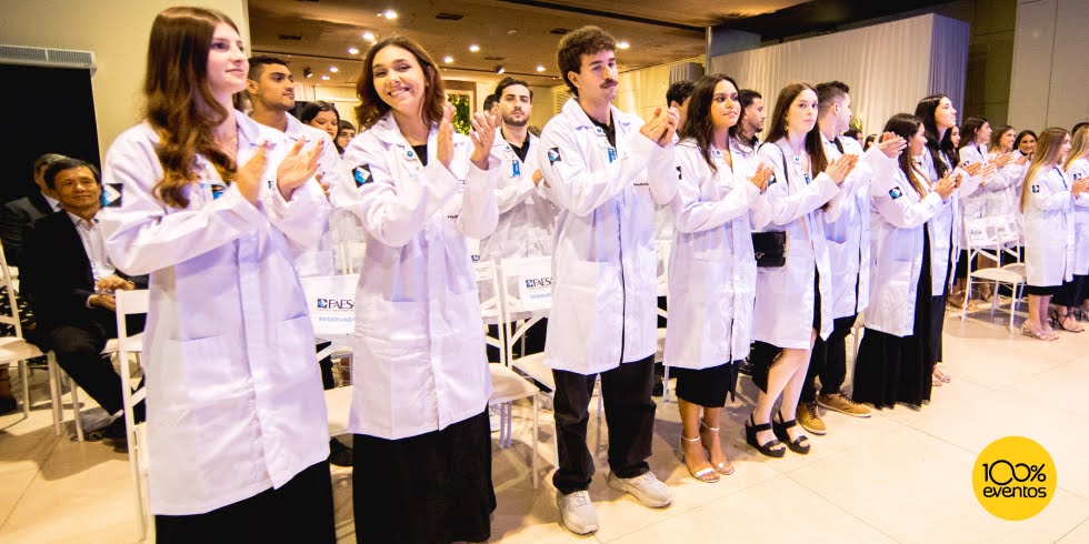 Cerimônia do Jaleco: O Marco da Vida Acadêmica nas Áreas da Saúde
